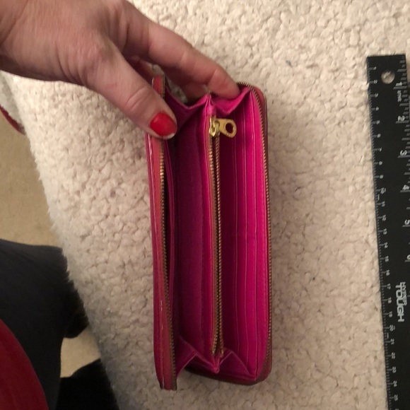 Marc Jacobs hot pink metallic zip wallet fits most iPhones - Picture 16 of 16